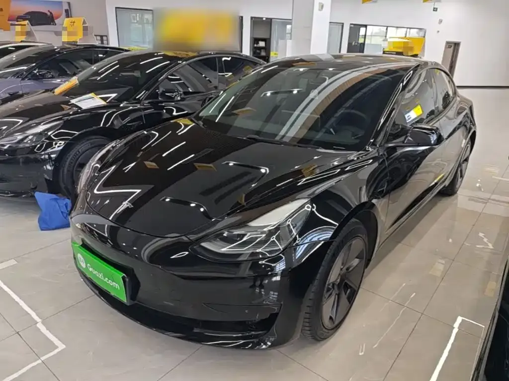 Tesla Model 3 — фото 1