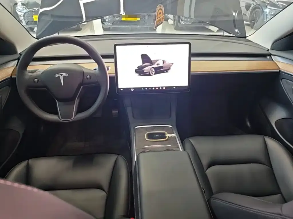 Tesla Model 3 — фото 3
