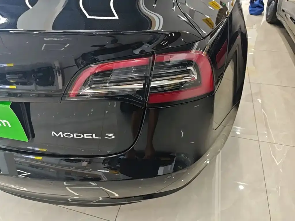 Tesla Model 3 — фото 4