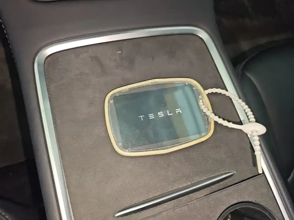 Tesla Model 3 — фото 2
