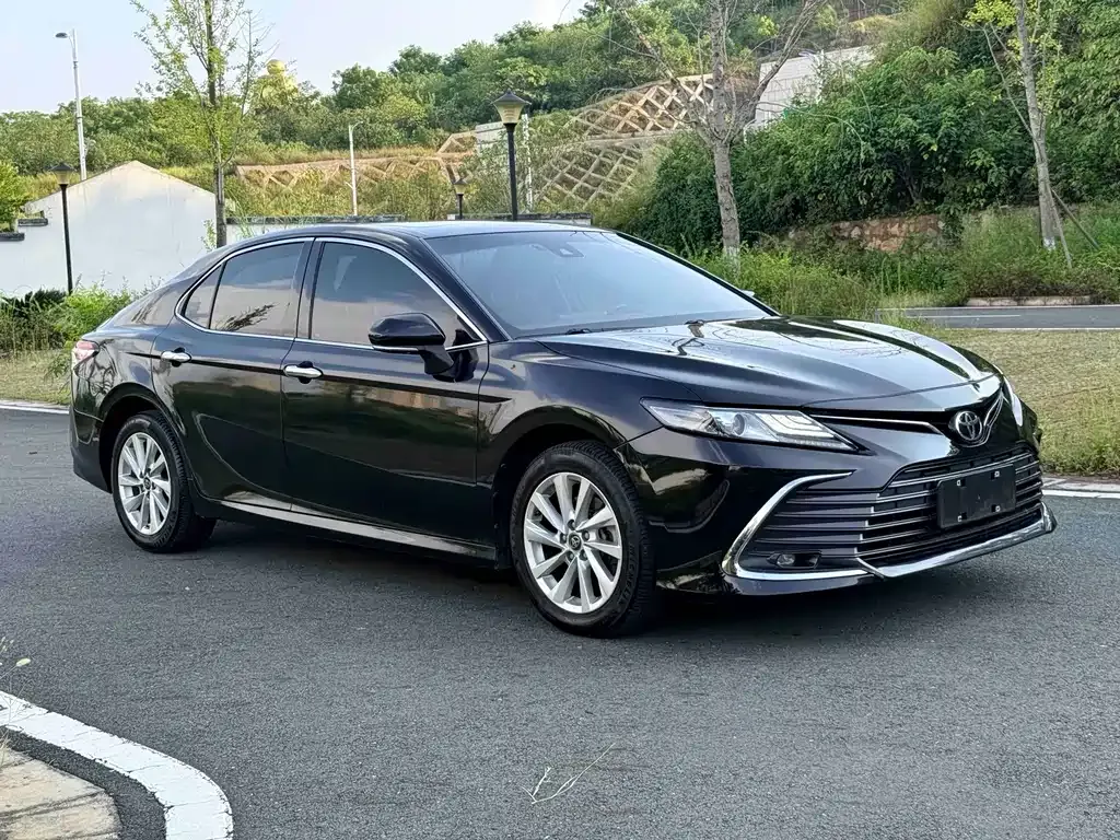 Toyota Camry — фото 3