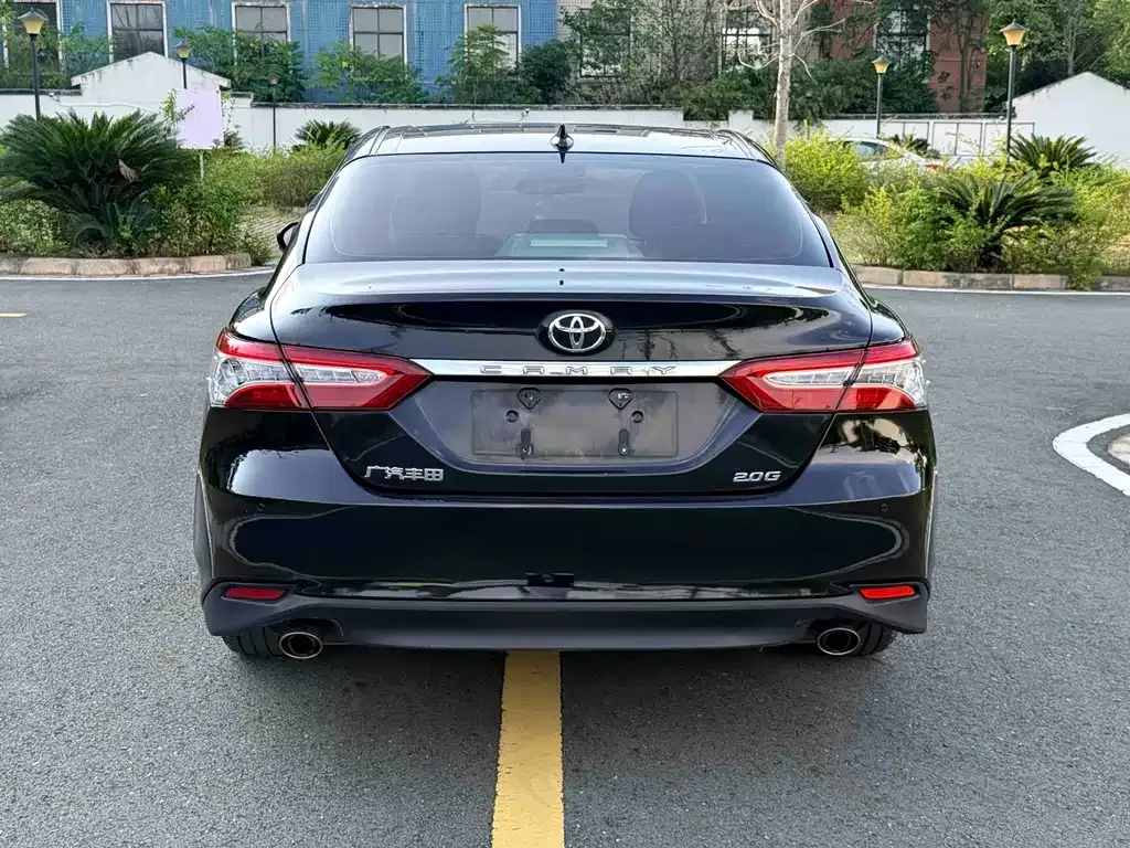 Toyota Camry — фото 7