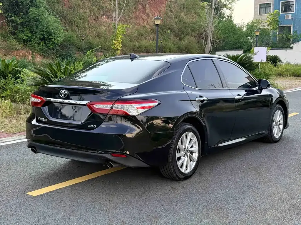 Toyota Camry — фото 8