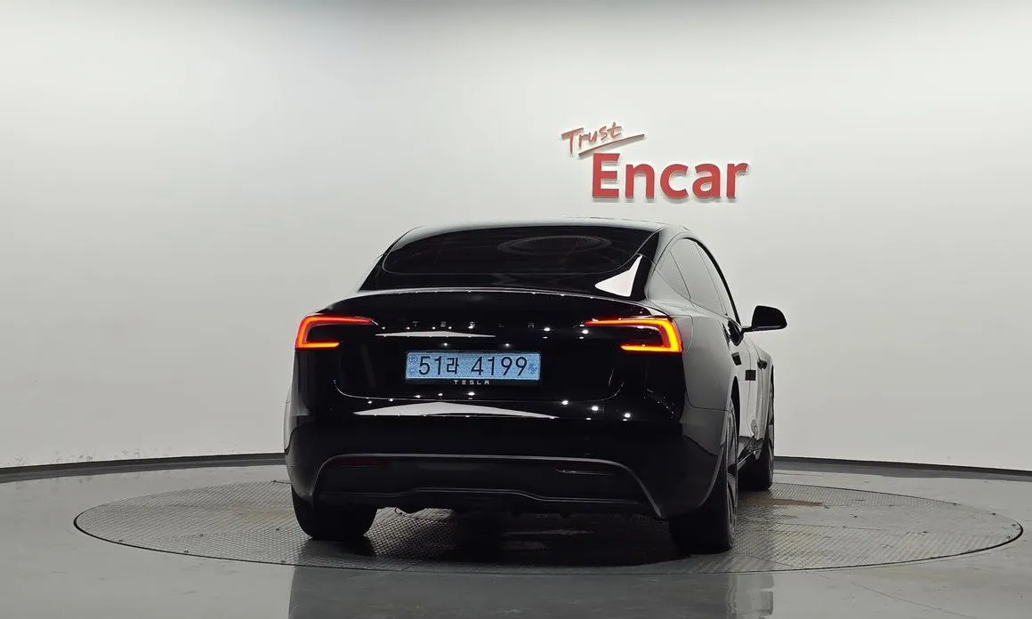 Tesla Model 3 — фото 4