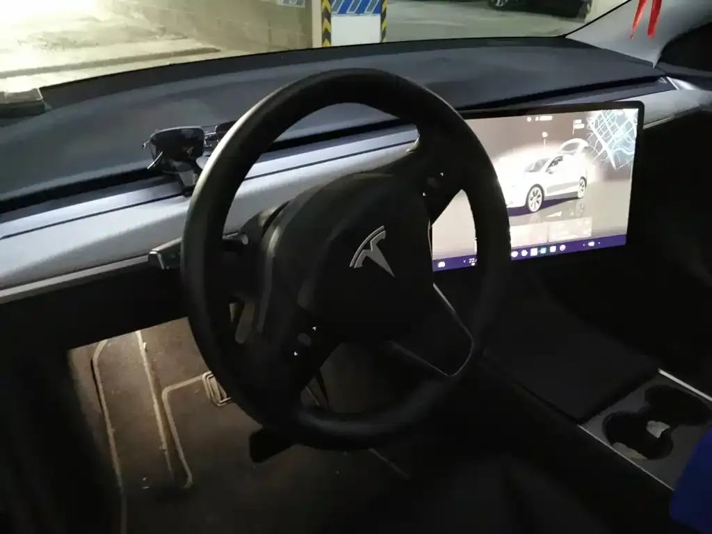 Tesla Model Y — фото 6