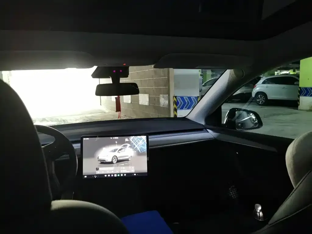 Tesla Model Y — фото 4