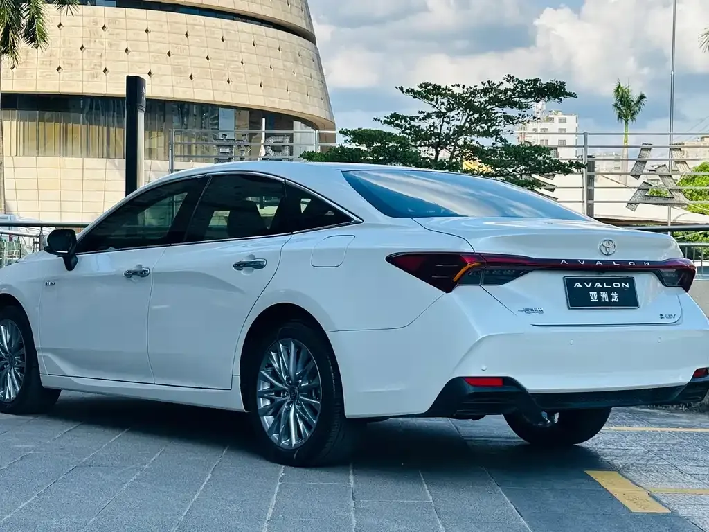 Toyota Avalon — фото 2