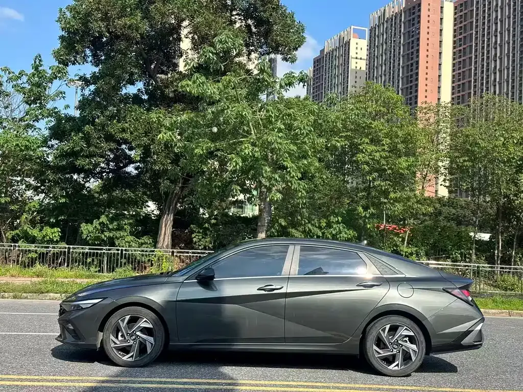 Hyundai Elantra — фото 9