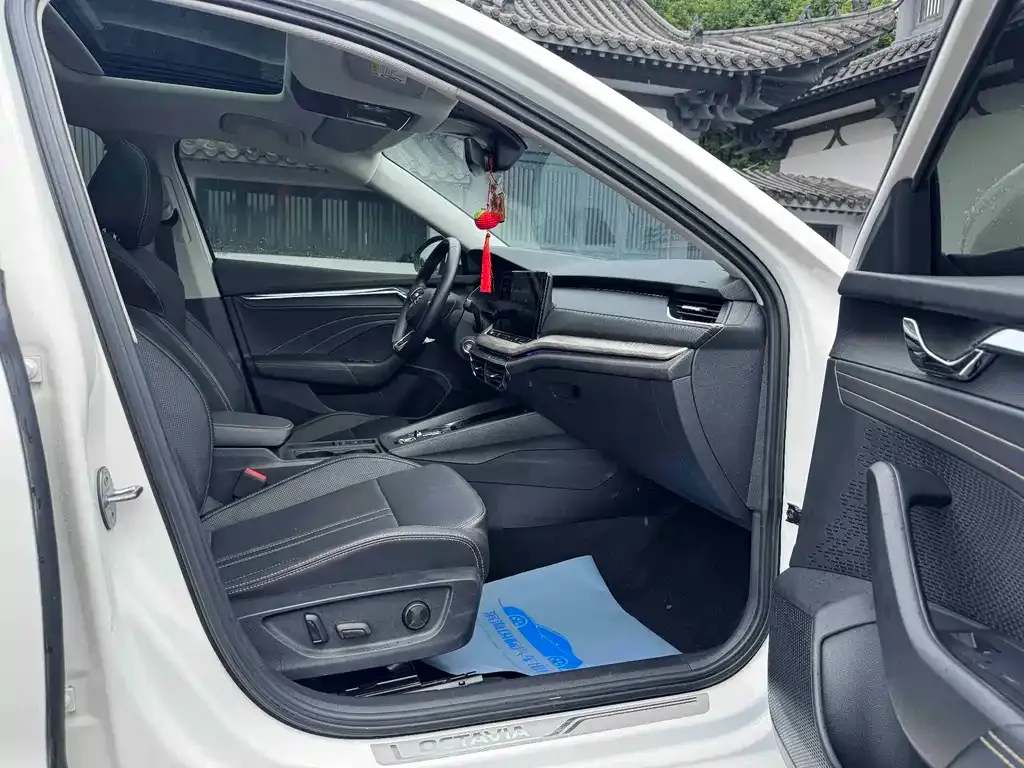 Skoda Octavia — фото 10