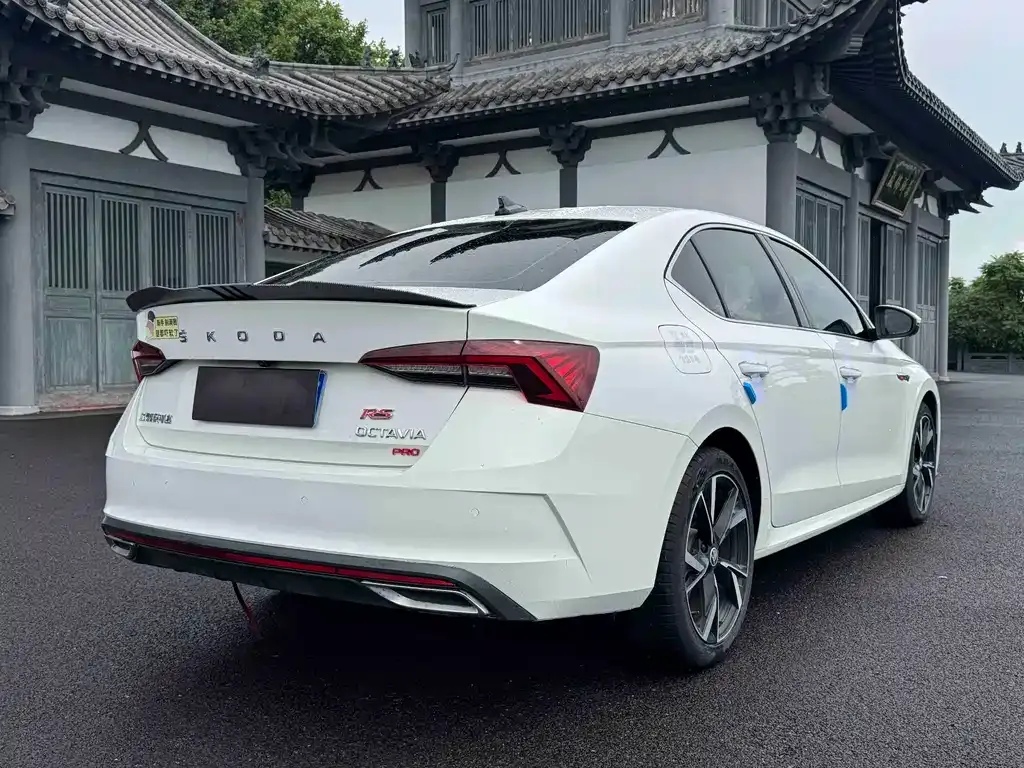 Skoda Octavia — фото 9