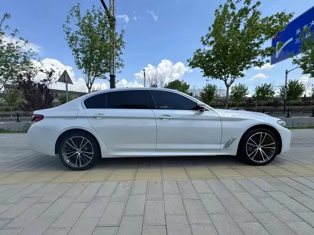 BMW 5 Series — фото 5