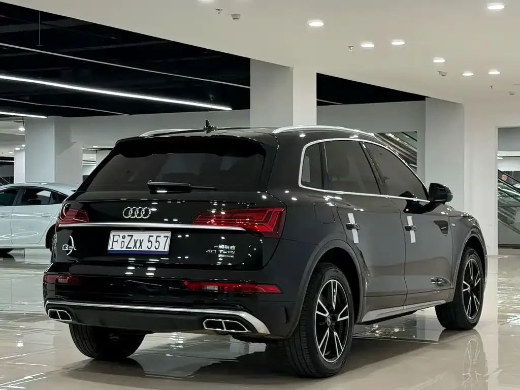 Audi Q5L — фото 9