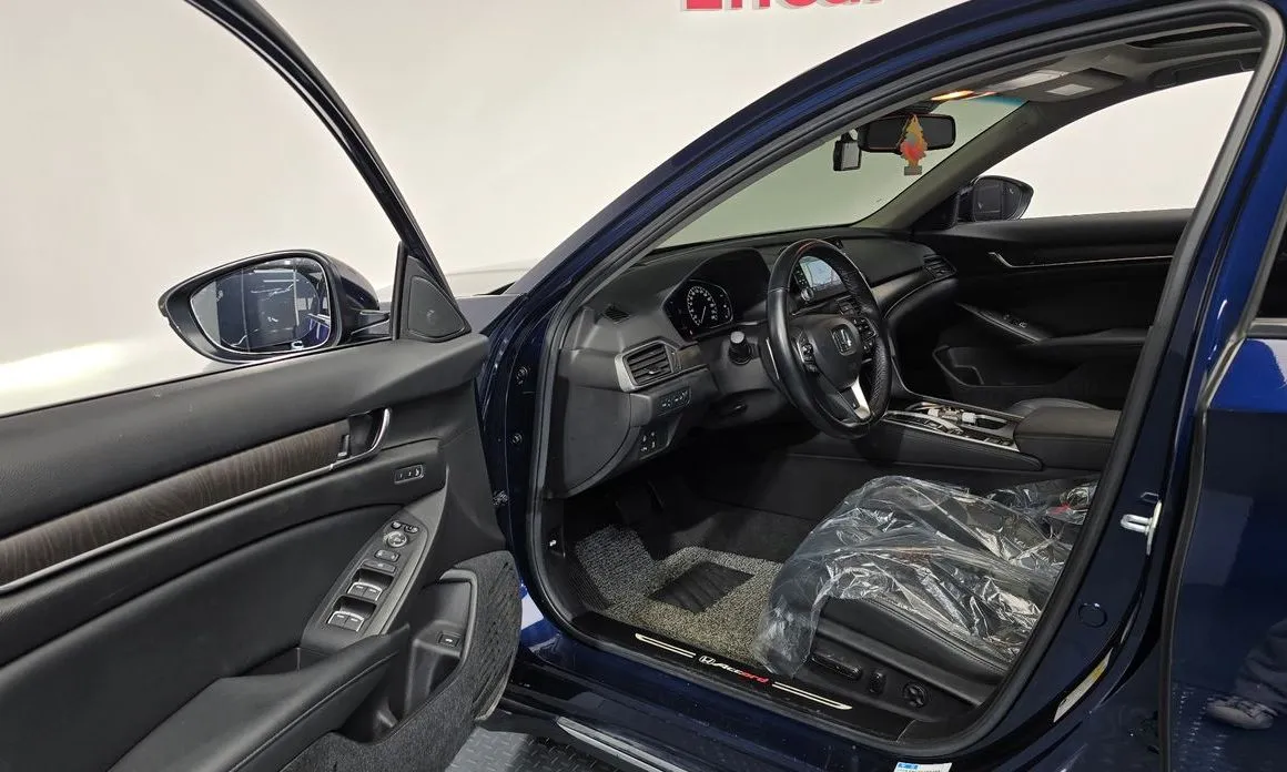 Honda Accord — фото 10