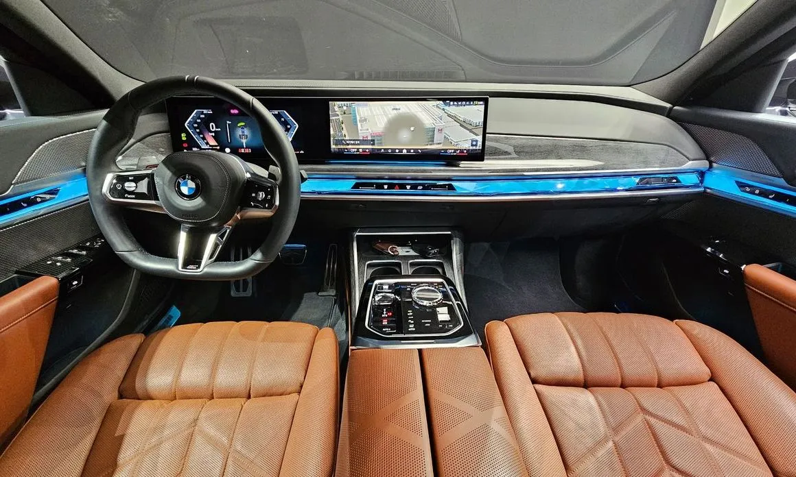 BMW 7-Series — фото 10