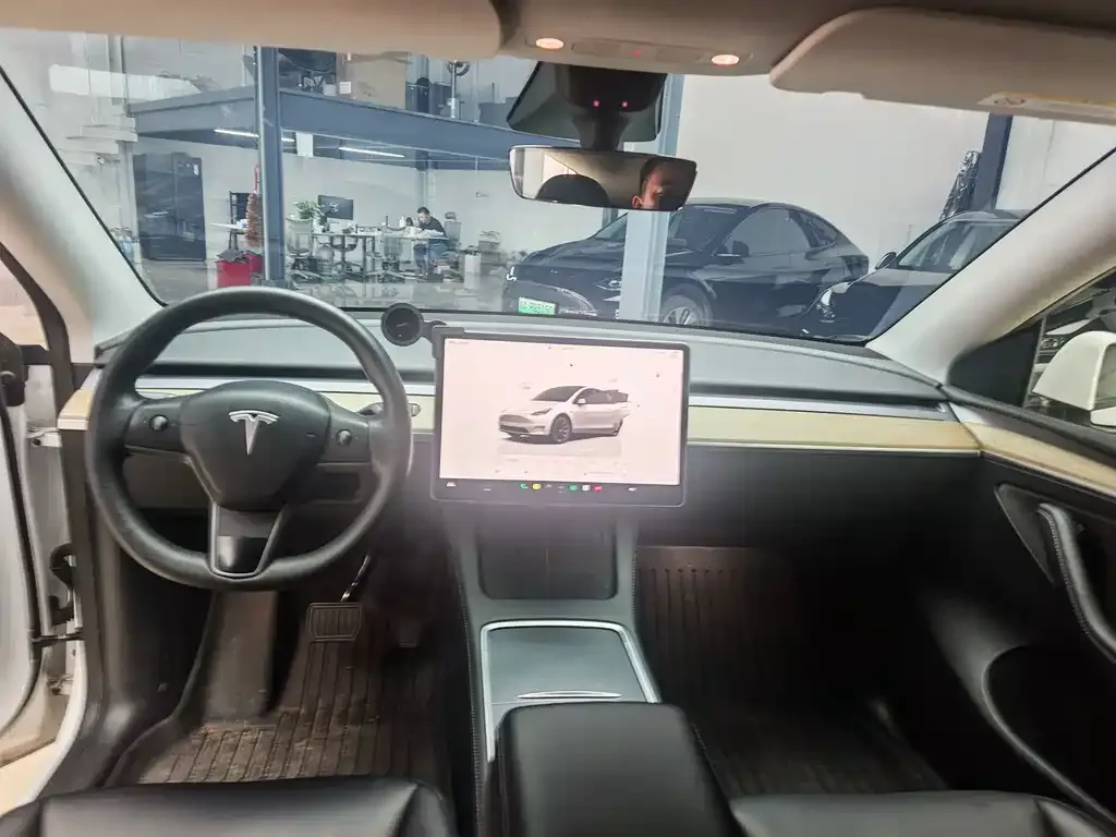 Tesla Model Y — фото 7
