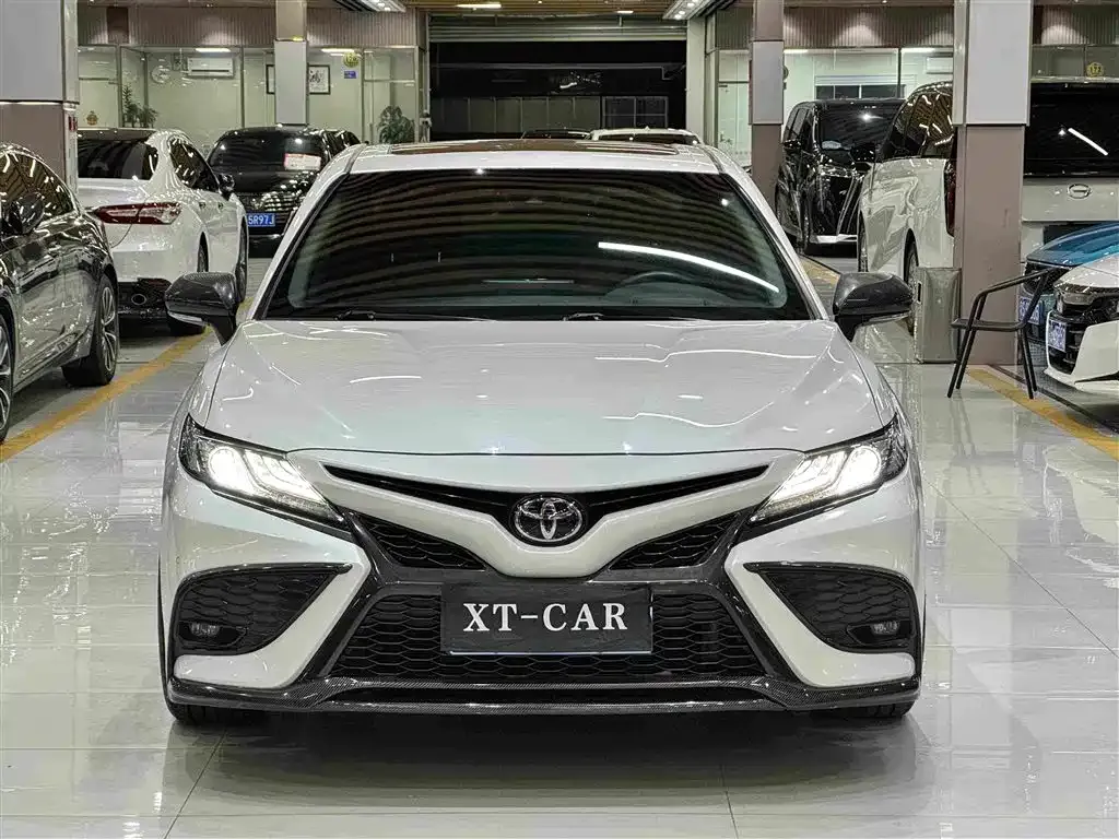 Toyota Camry — фото 2