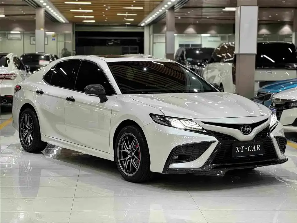 Toyota Camry — фото 5