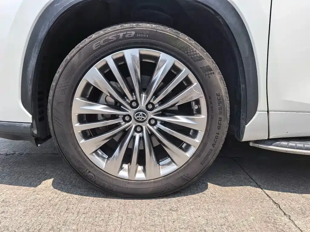 Toyota Highlander — фото 10