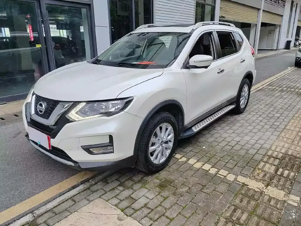 Nissan X-Trail — фото 1