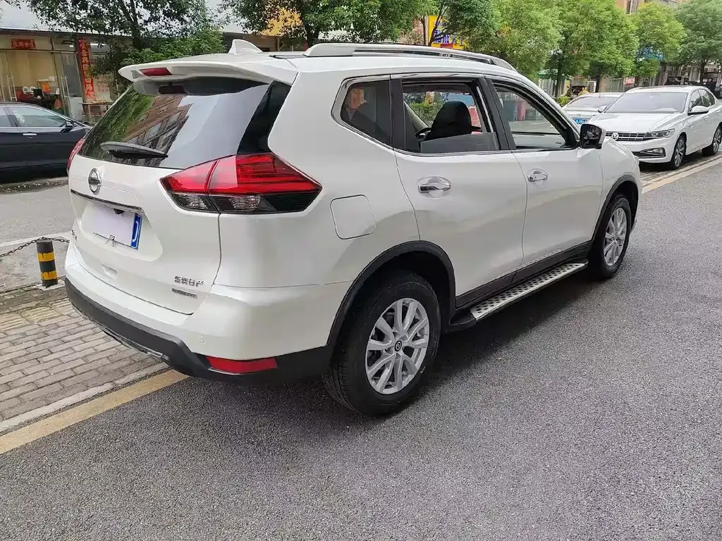 Nissan X-Trail — фото 10