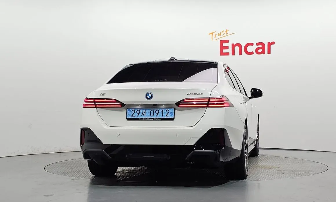 BMW i5 — фото 2