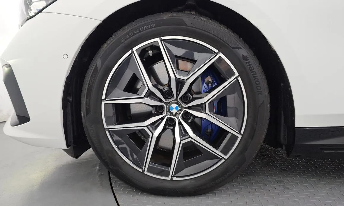 BMW i5 — фото 9