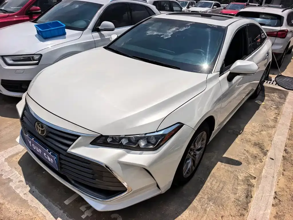 Toyota Avalon — фото 1