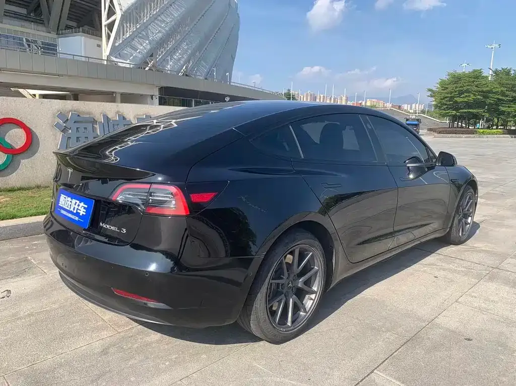 Tesla Model 3 — фото 5