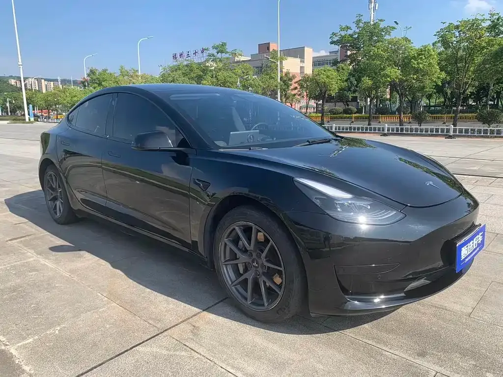 Tesla Model 3 — фото 10