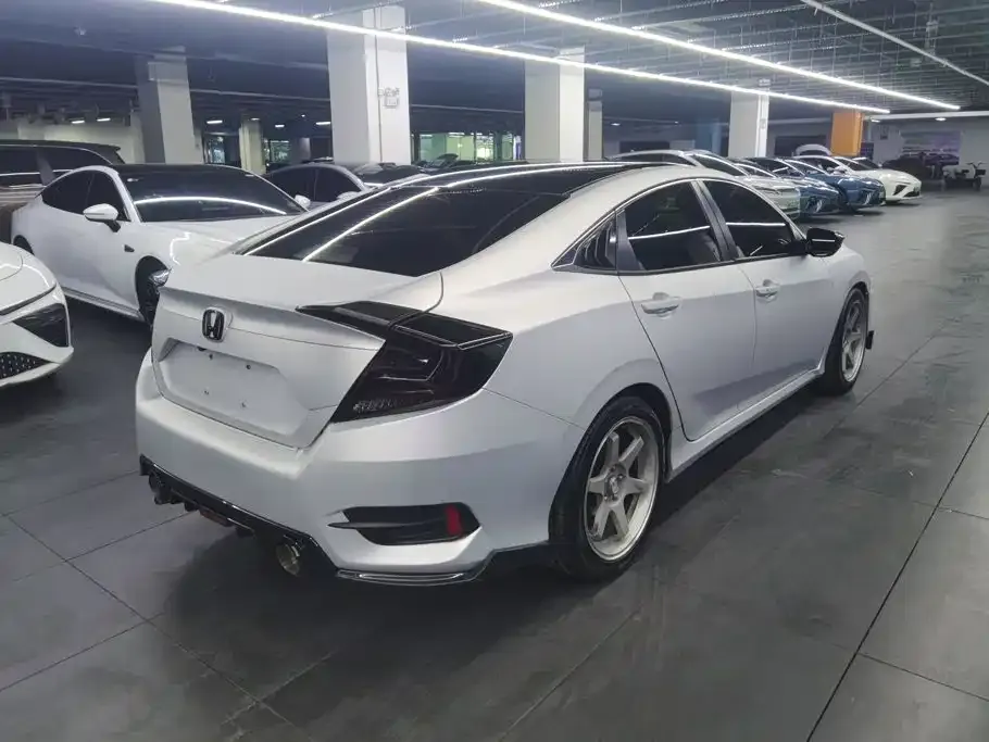 Honda Civic — фото 10