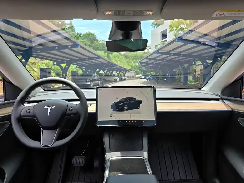 Tesla Model Y — фото 2