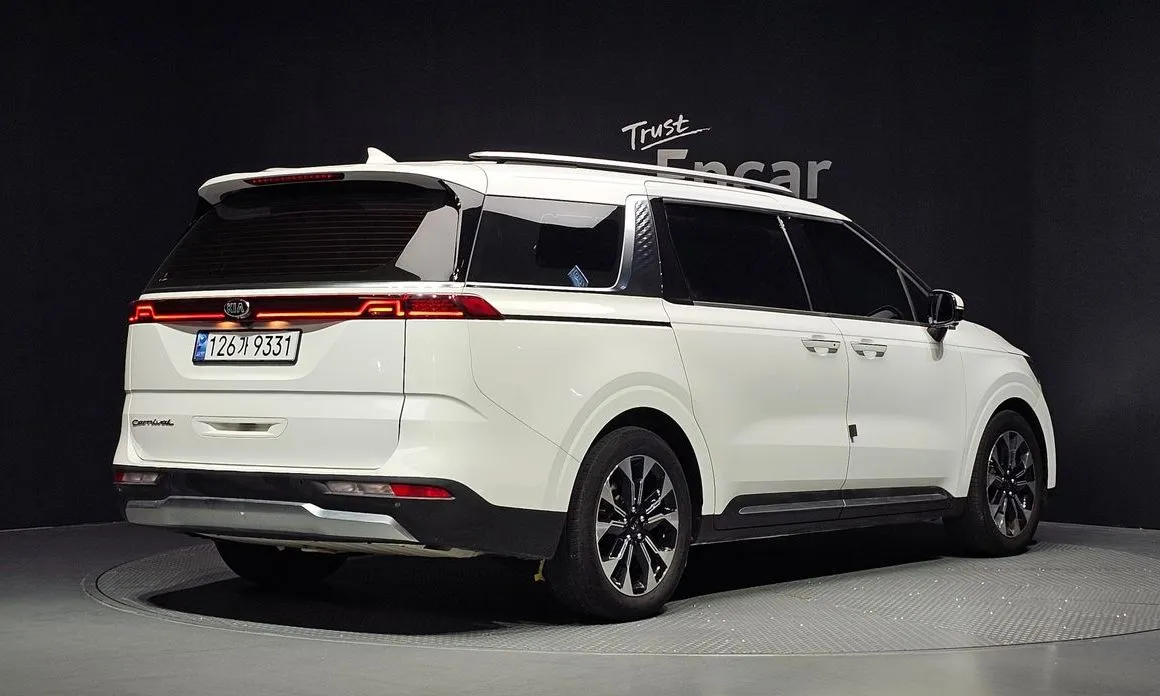 Kia Carnival — фото 4