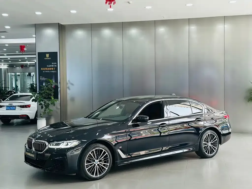 BMW 5 Series — фото 1