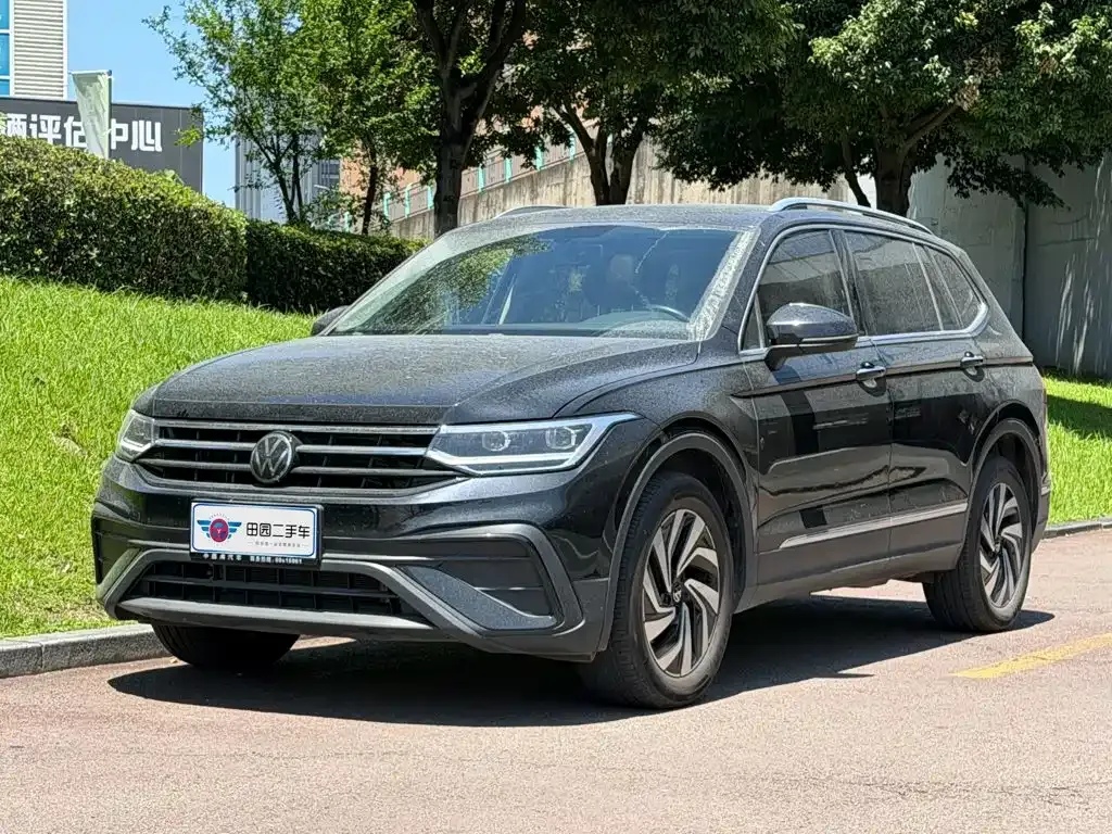 Volkswagen Tiguan L — фото 1