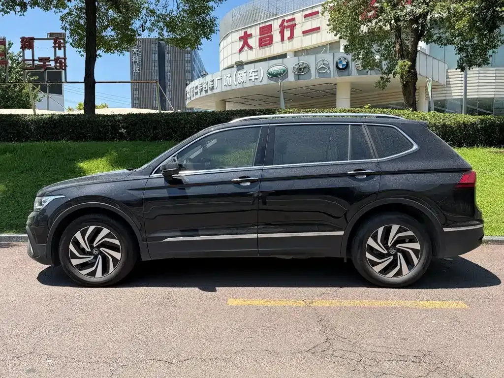 Volkswagen Tiguan L — фото 9
