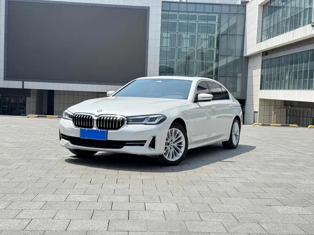 BMW 5 Series — фото 1