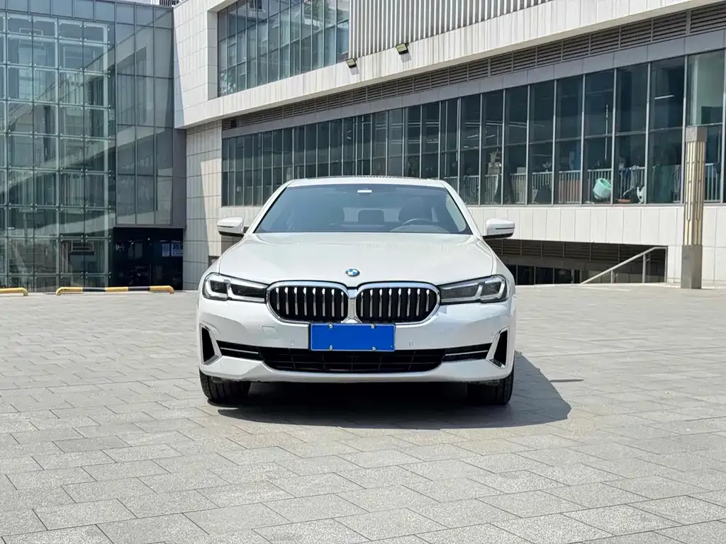 BMW 5 Series — фото 6