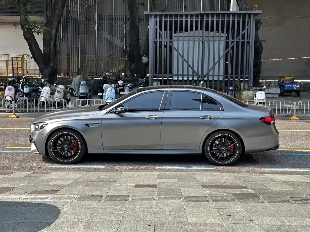 Mercedes-Benz E-Class AMG — фото 10