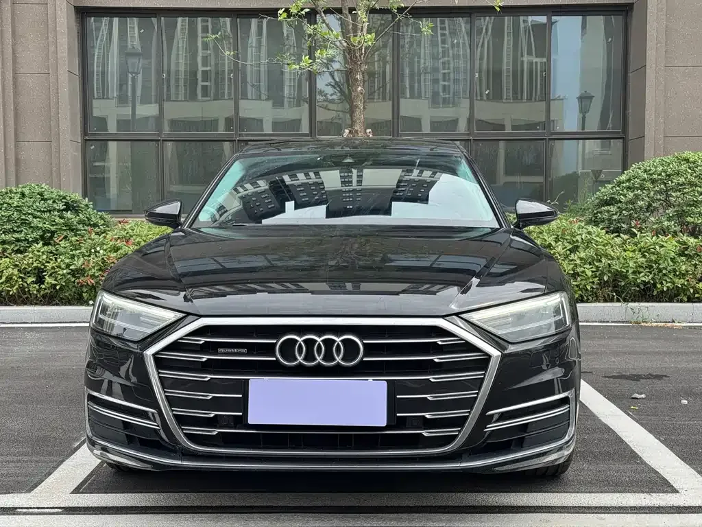 Audi A8 — фото 9