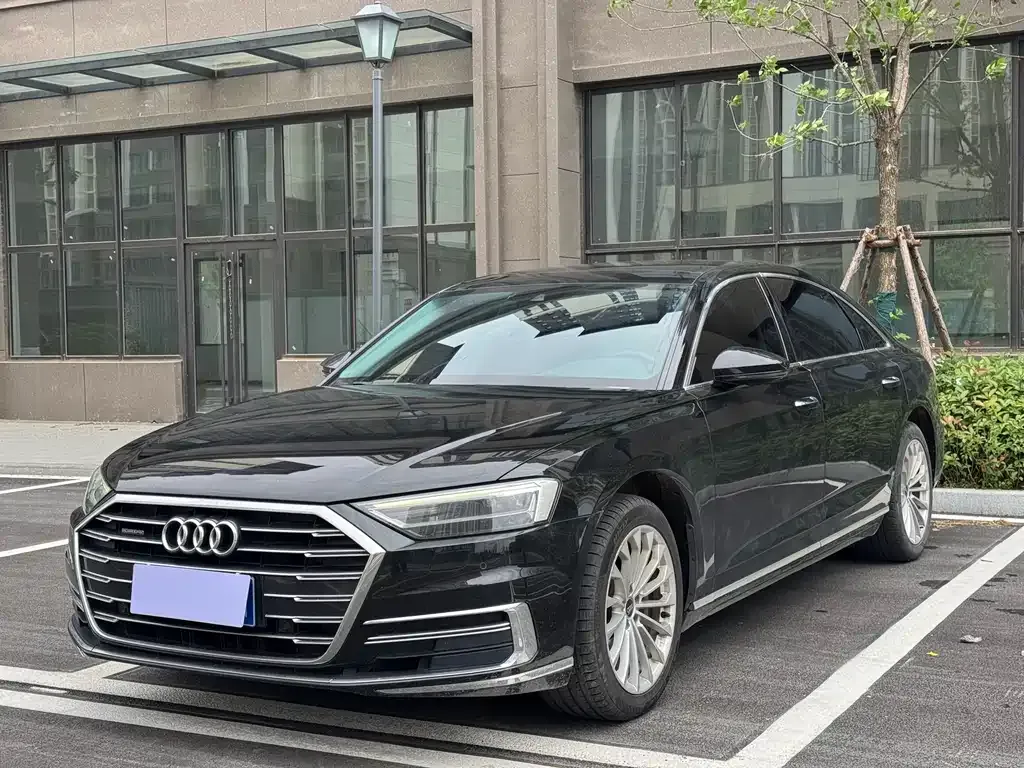 Audi A8 — фото 6