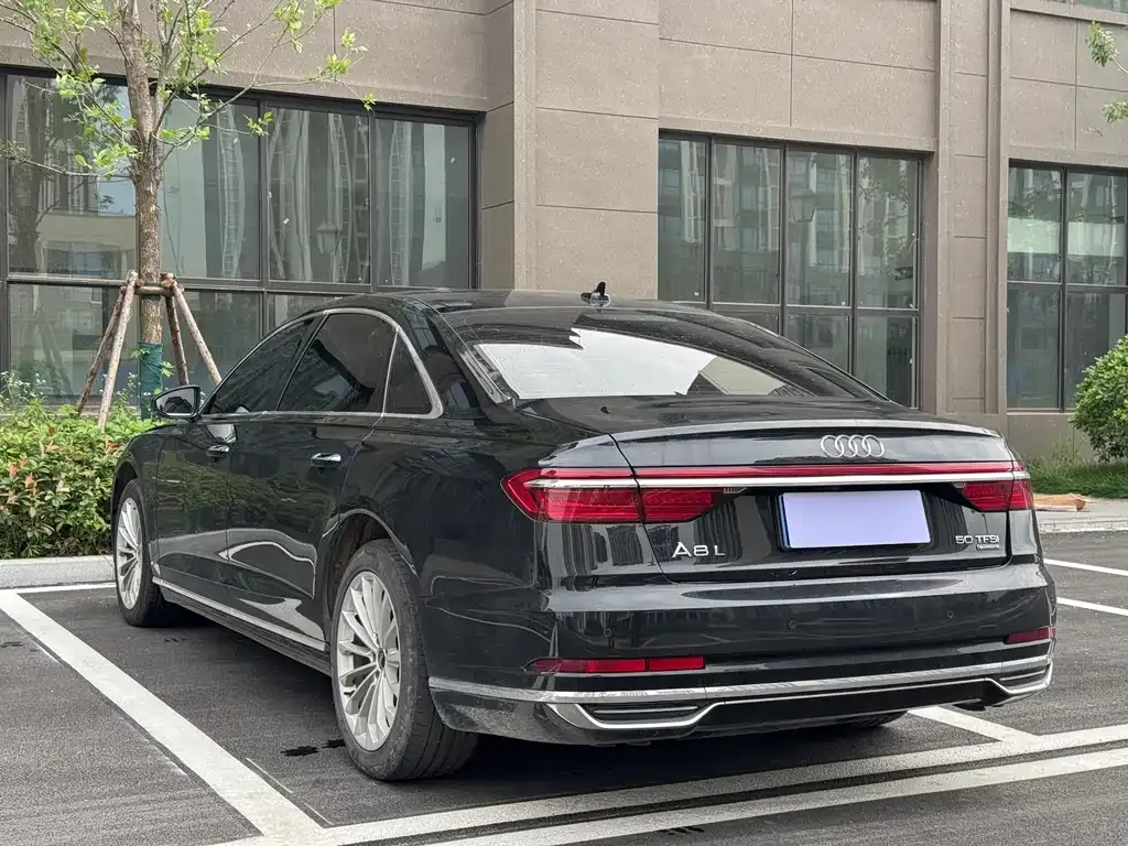 Audi A8 — фото 8
