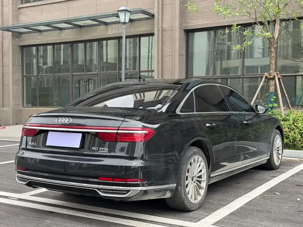 Audi A8 — фото 4
