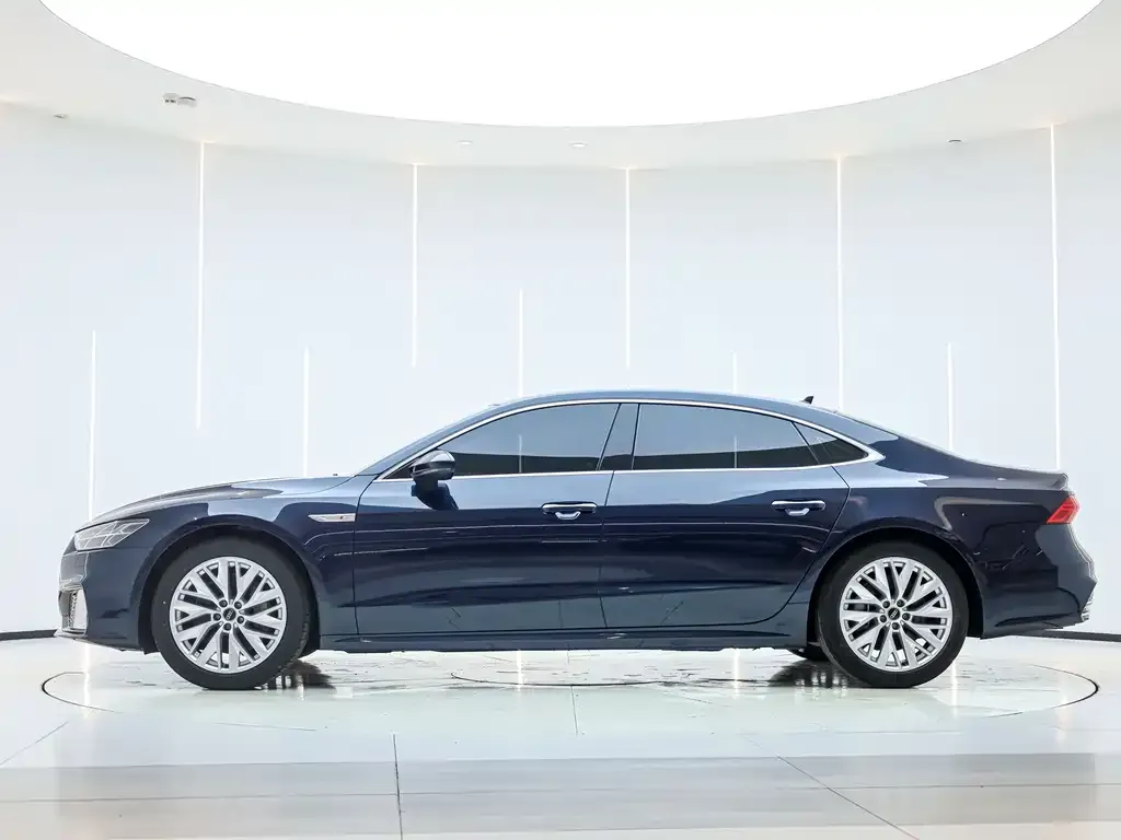 Audi A7L — фото 5