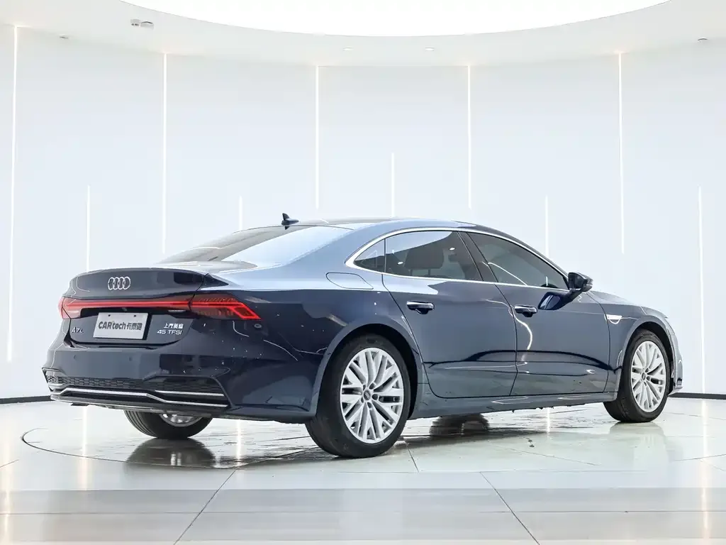 Audi A7L — фото 8