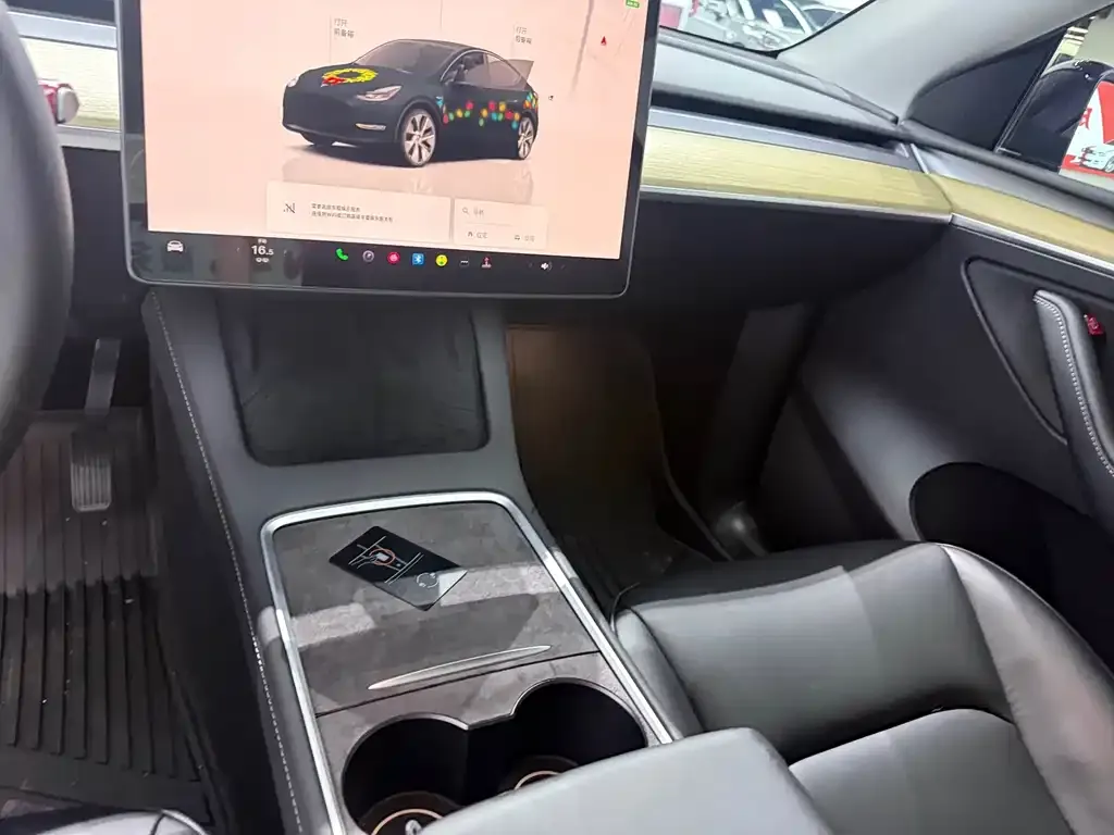 Tesla Model Y — фото 5