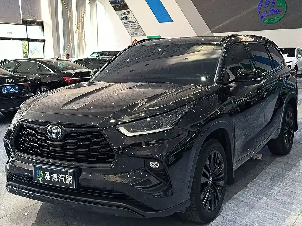 Toyota Highlander — фото 1