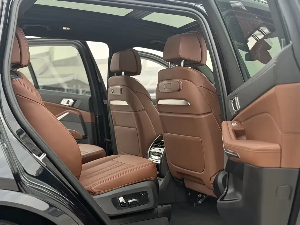 BMW X7 — фото 9