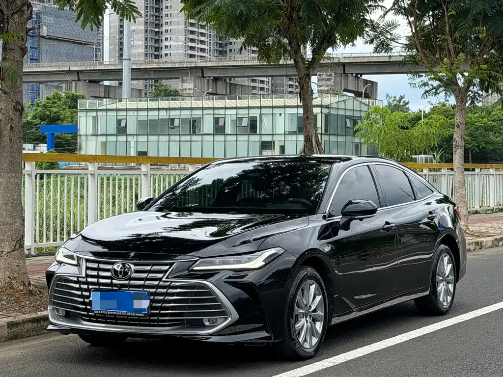 Toyota Avalon — фото 1