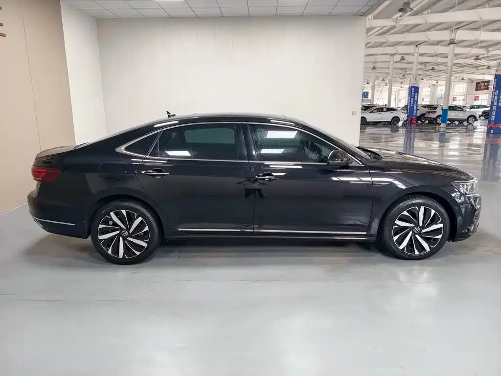 Volkswagen Passat — фото 8