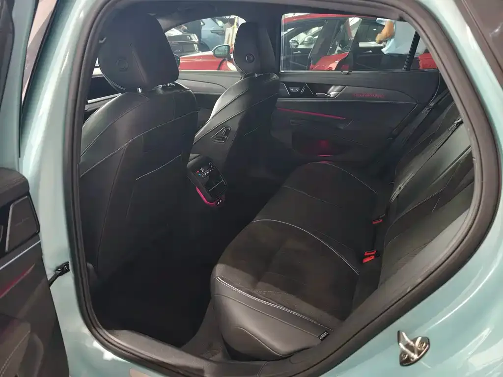 Volkswagen Passat — фото 8